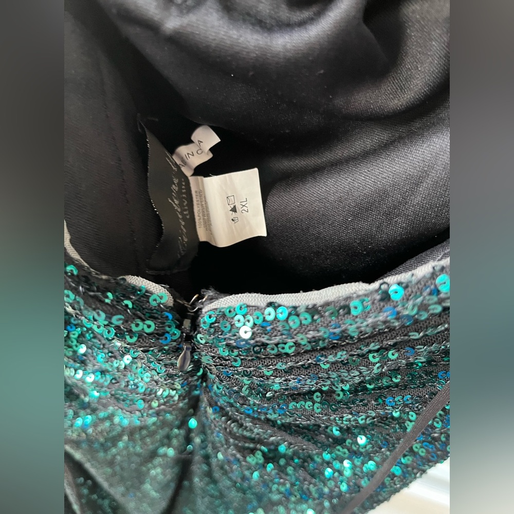 Cinderella Divine CH225 in Emerald Green - Picture 7 of 12